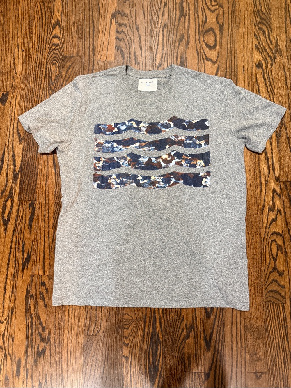 MEN Medium Sol Angeles gray Tee with Navy Logo Detail